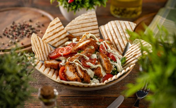 Comment élaborer un menu de plats à base de fruits de mer pour un restaurant urbain?